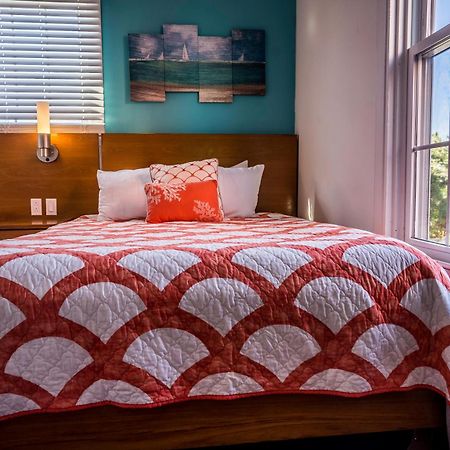 Surfside Inn Чатем Экстерьер фото